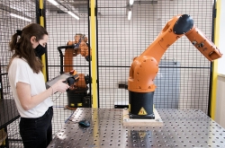 Students of School of Form Design Hand in Hand with KUKA Robots