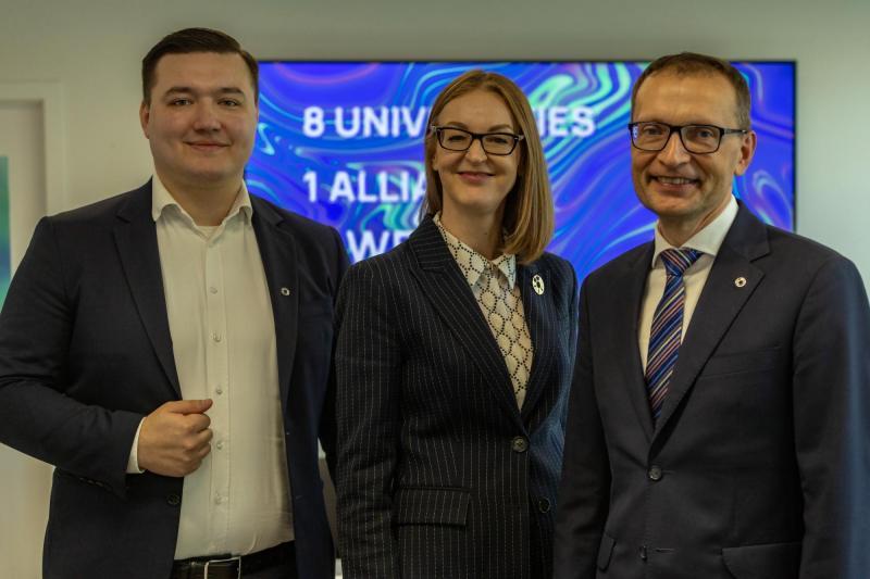 Form the left: Adam Kućmierz, Student of Law at USWPS, Prof. Ewa Gruszczyńska, Vice-Rector for International Affairs, Porf. Roman Cieślak, Rector of SWPS Unviersity