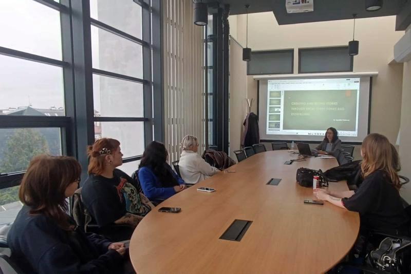 Lecture during the Visual Noise in Urban Spaces seminar at NBU