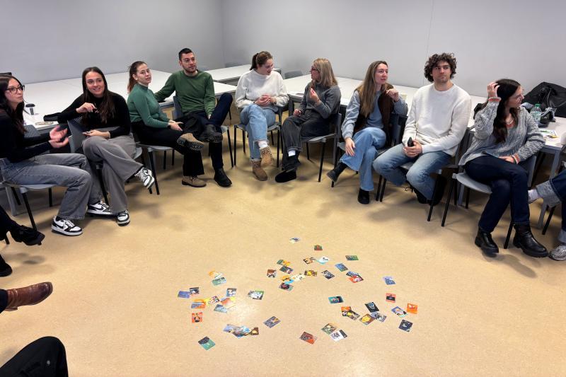 Student sit in a circle during Skills for the Future seminar at USWPS in Poznań