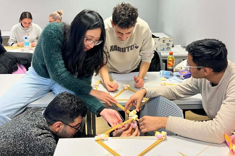 Students working on a project during Skills for the Future seminar at USWPS in Poznań