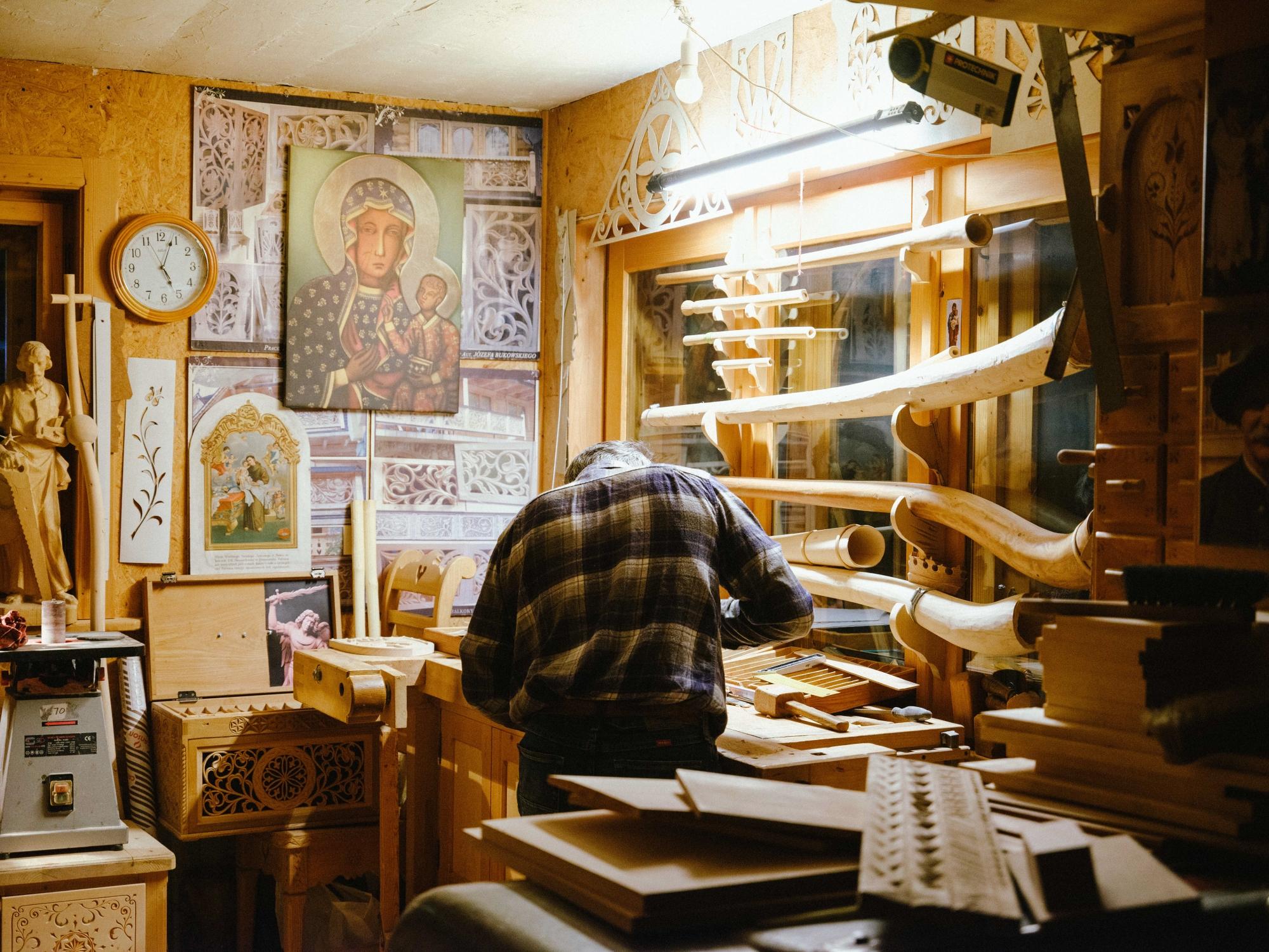 Act of waiting carved in wood: Polish exhibition at London Design Biennale 2025