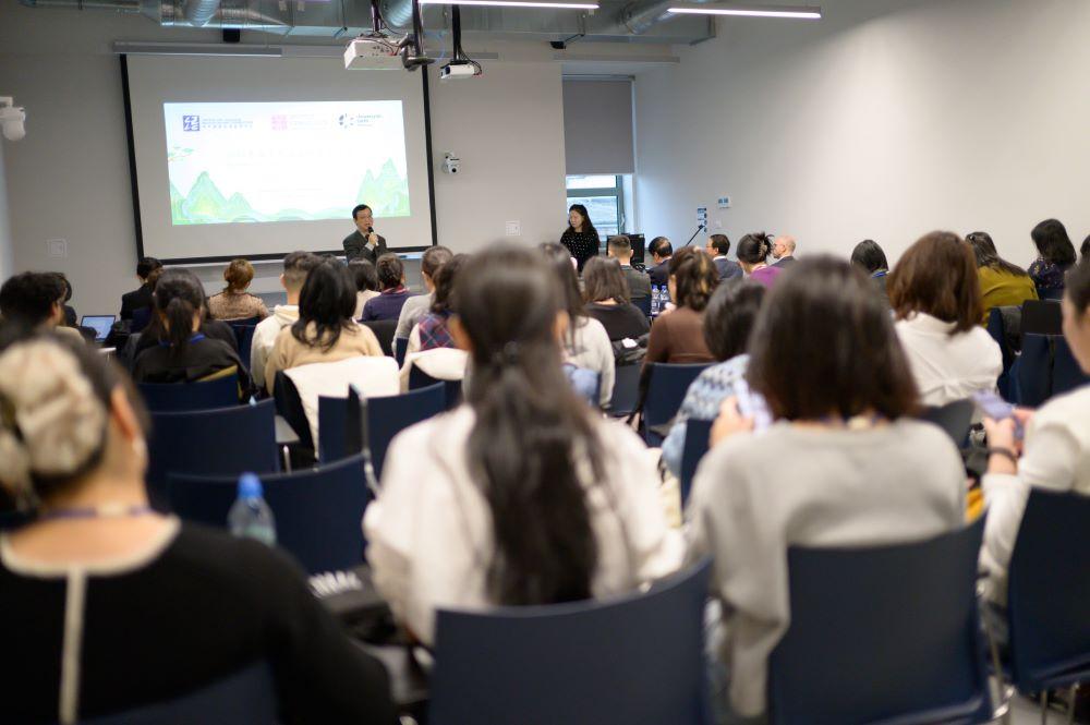 Chinese language teachers listening to a seminar held at SWPS University