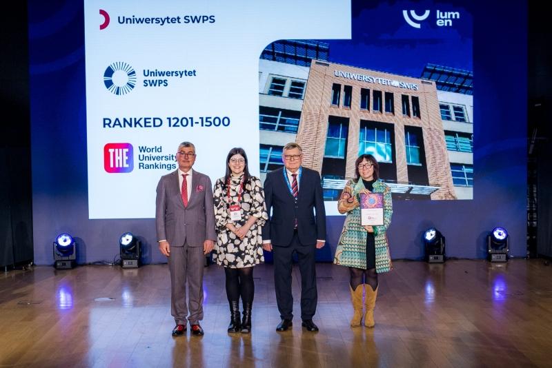 Vice-Rector for Educational Affairs at SWPS University, Kamila Jankowiak-Siuda, receives the award