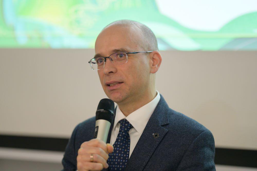 Profesor Marcin Jacoby opens the seminar for Chinese language teachers held at SWPS University