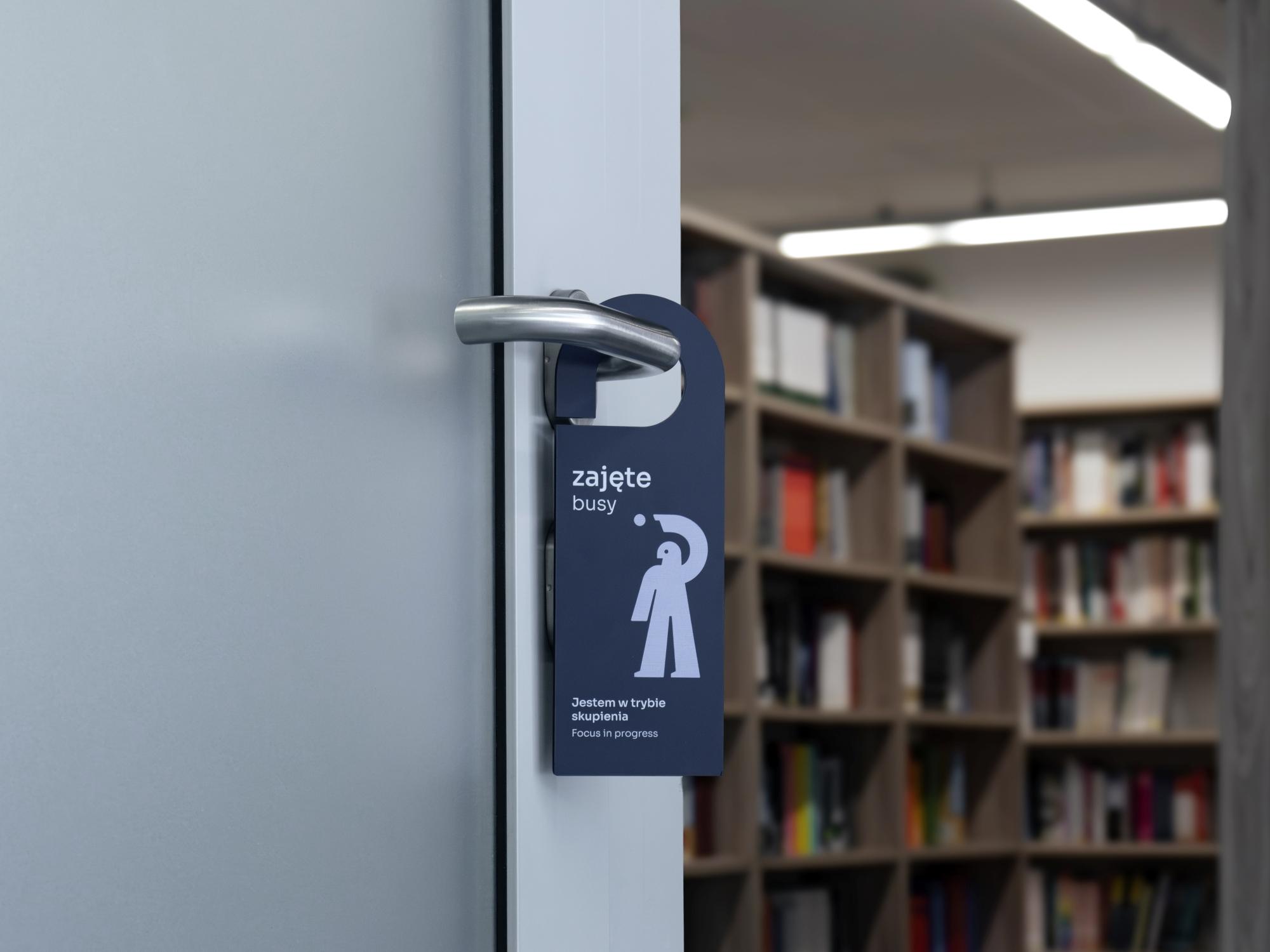 Students design new wayfinding system for quiet rooms at SWPS University