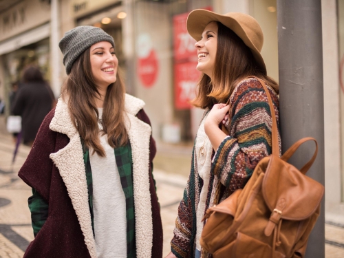 Smile and the world will trust you: How mimicry shapes first impressions