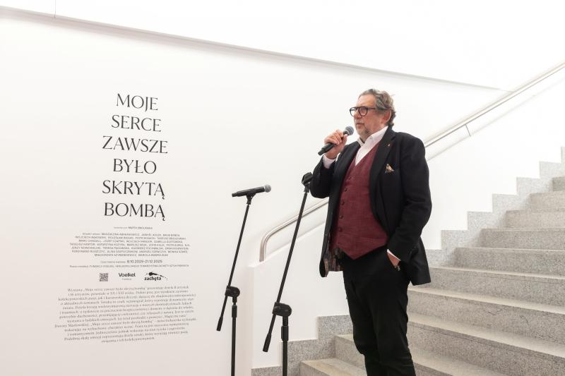 Piotr Voelkel speaking at the opening of the exhibition "My Heart Has Always Been a Hidden Bomb"
