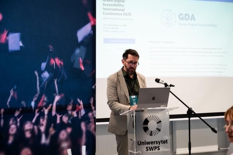 Krzysztof Krejtz from SWPS University speaking at Green Digital Accessibility conference
